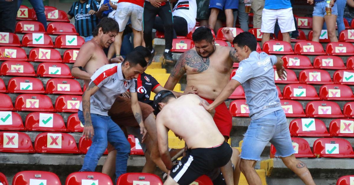 Terrifying scenes in a mass brawl in Mexican football