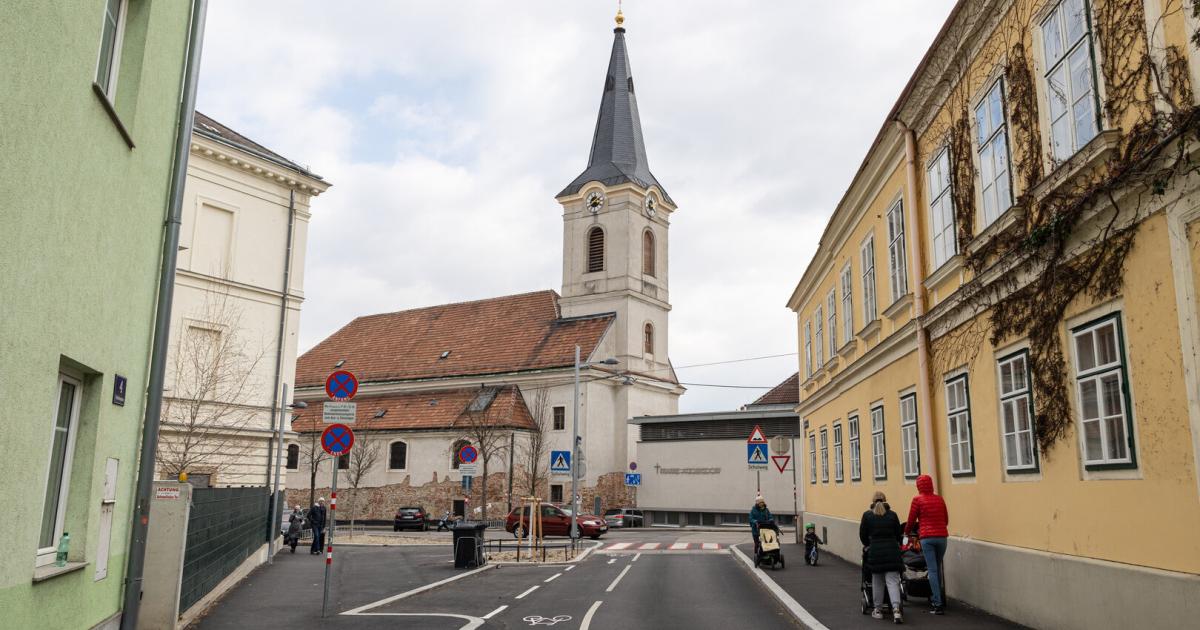 Kunstprojekt-zu-bersehenen-Orten-Wien-is-a-Dorf-