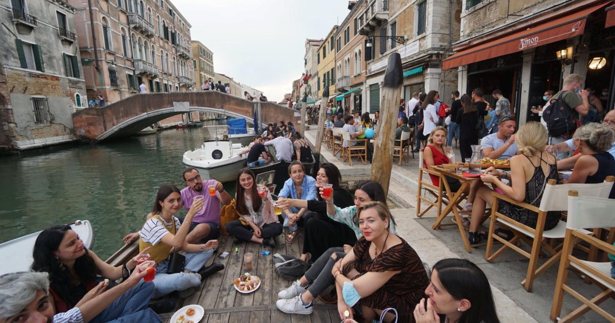 At Easter many tourists are drawn to Italy