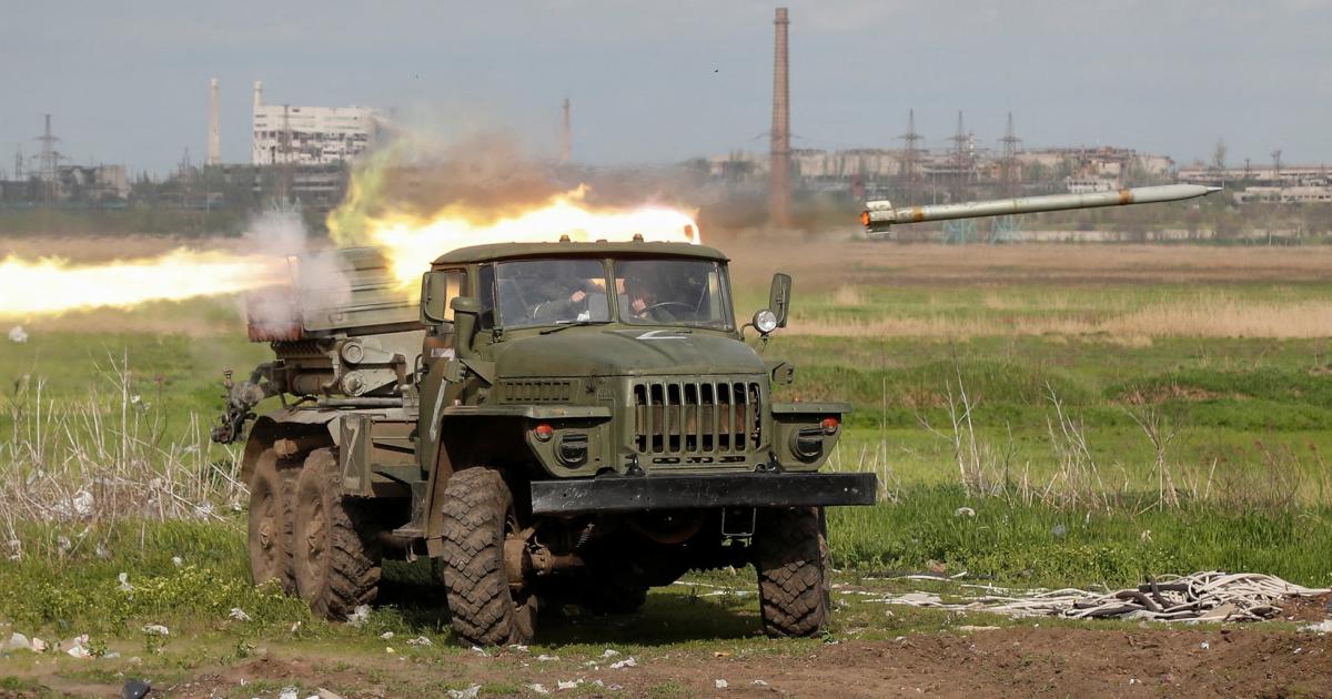Mariupol under fire, storming of steel plant has allegedly begun