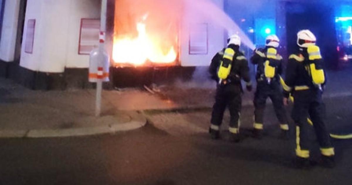 Fire in Vienna supermarket: windows burst