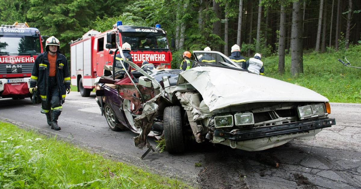 Mit 2,2 Promille Auto zu Schrott gefahren | kurier.at