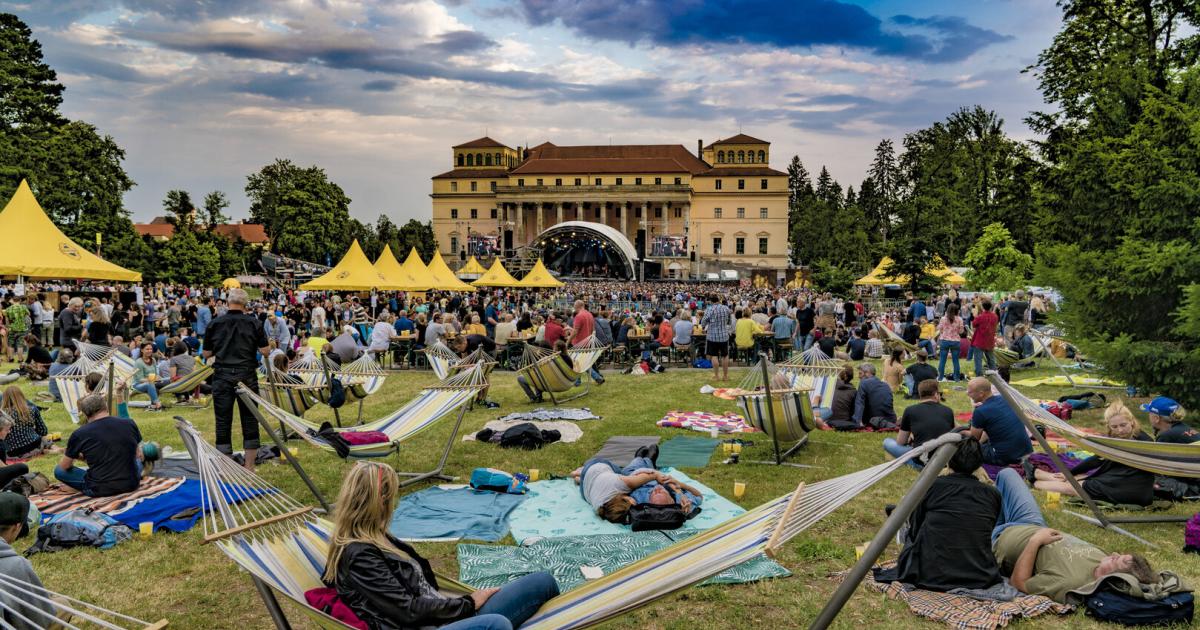 festivalstimmung-im-schloss-esterh-zy-mit-hochkar-tigem-line-up