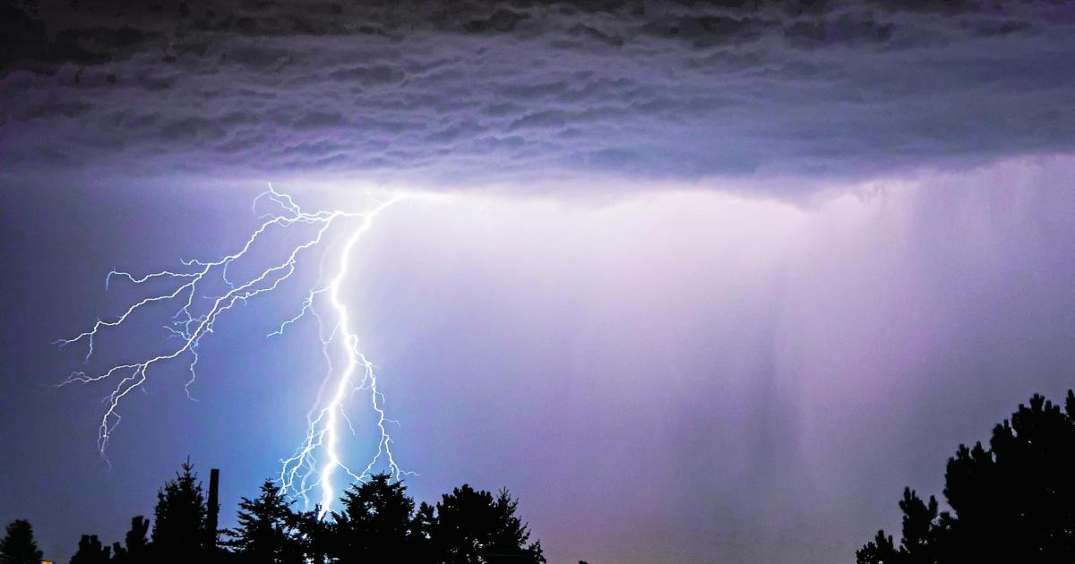 Storm protection: The laser beam can deflect lightning strikes