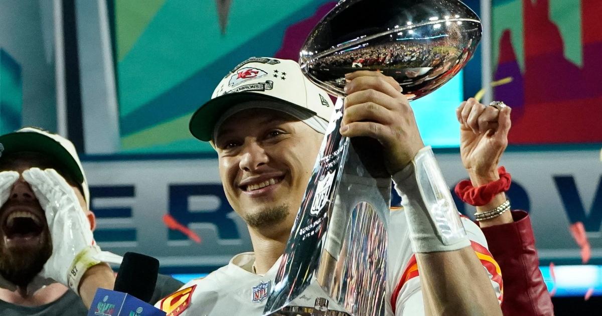 Super Bowl magic: Mahomes, Chiefs beat Eagles 38-35