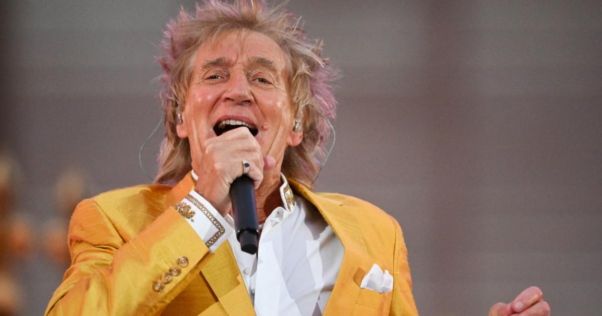 Rod Stewart paid for hospital check-ups for patients