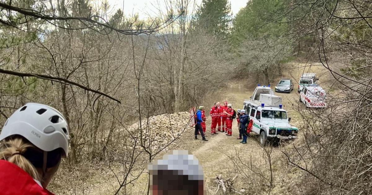 Von Stein Am Kopf Getroffen: Mann Wurde Von Hoher Wand Gerettet