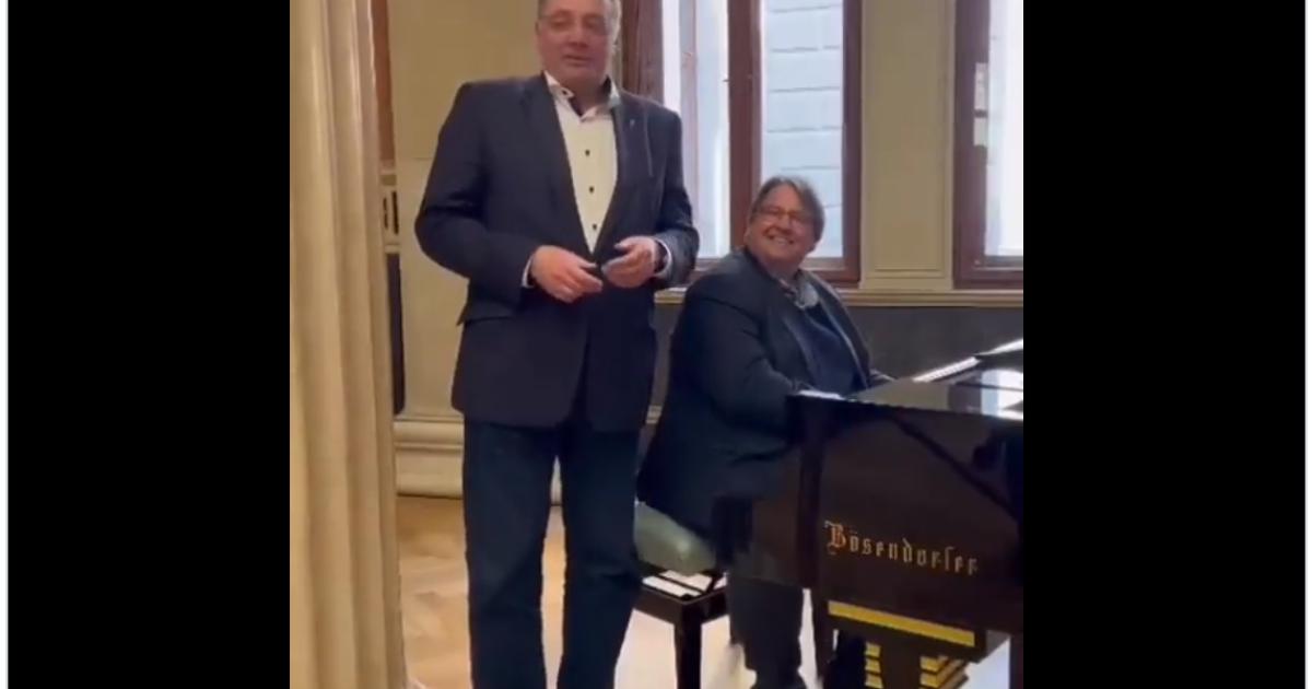 SP-Mandatare-kaperten-Wolfgang-Sobotkas-Klavier
