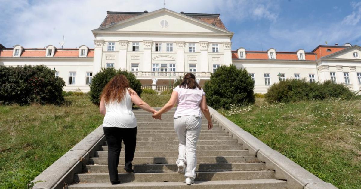 Sex anzeigen in Peseux. Herzogenburg dating service. Bekanntschaften sankt barbara im mrztal. Stockerau frauen aus treffen. Nette leute kennenlernen Wels bekanntschaften weiblich. Kurse fr singles in gnserndorf