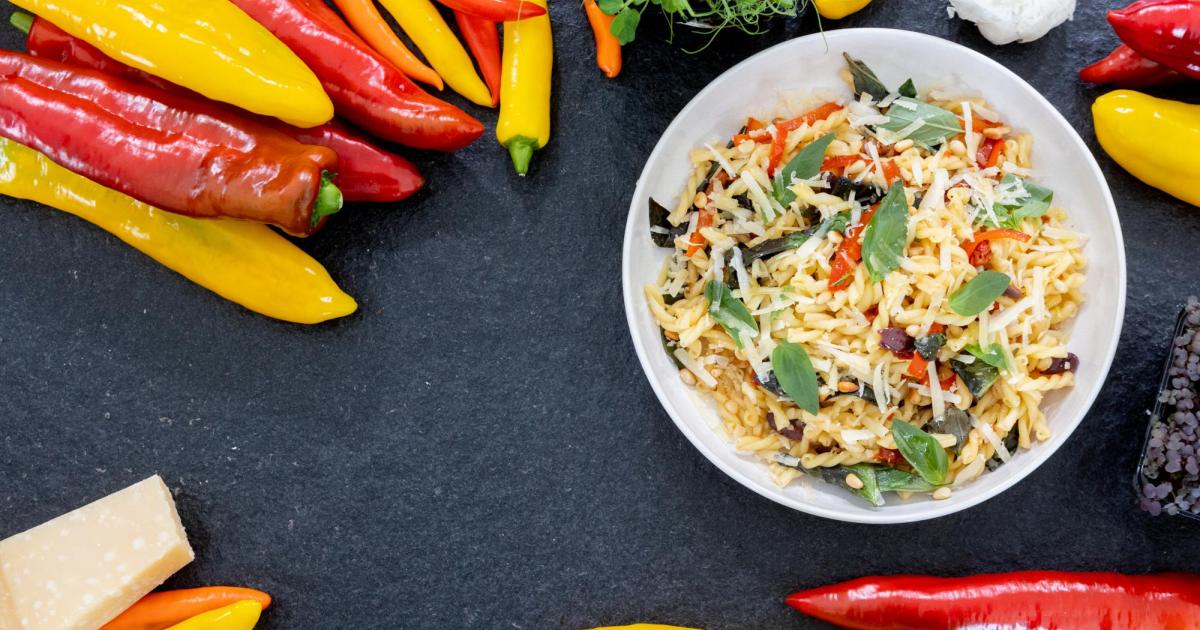 Gartenfrisch aus dem Kochsalon: Pasta Arrabiata mit Spitzpaprika und Oliven