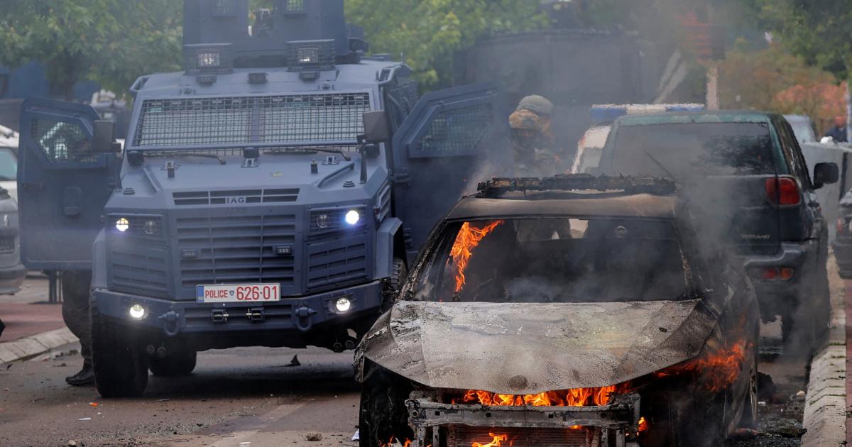 Tear gas and stun grenades: unrest in northern Kosovo