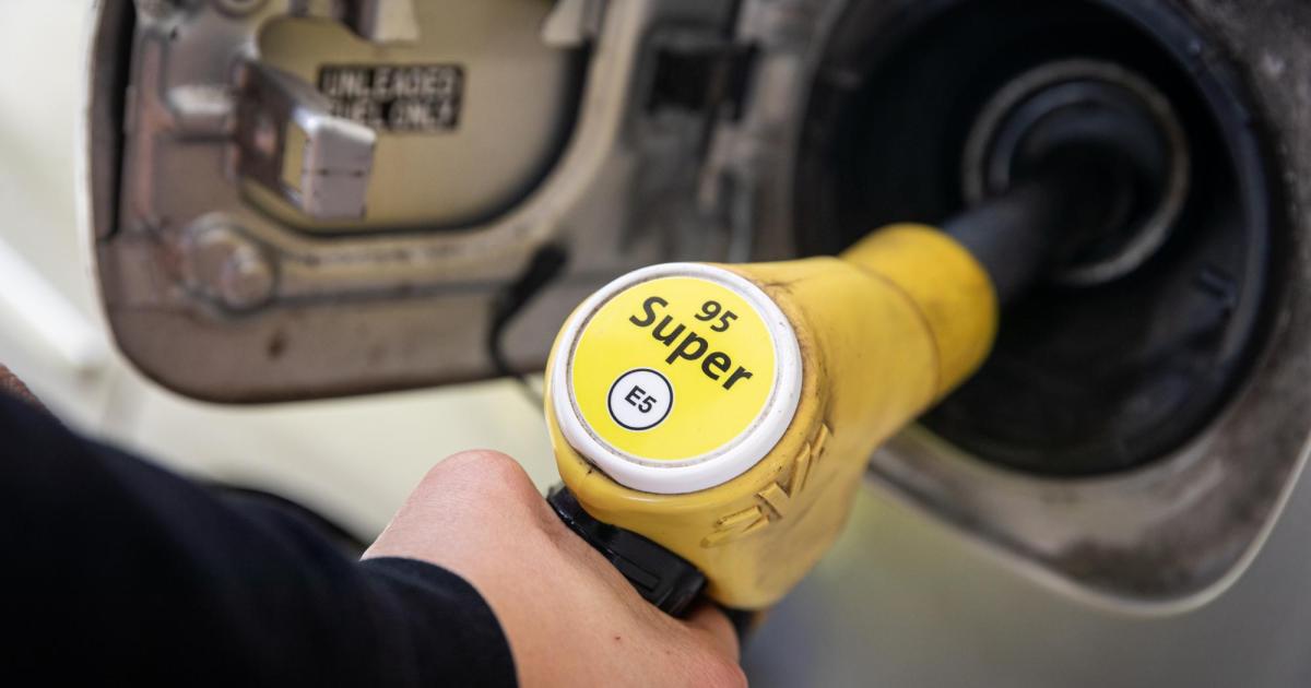 Tankování v prázdninových zemích je v roce 2023 levnější než v předchozím roce