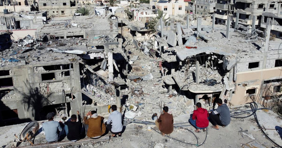 Gaza: Anrainer sind schockiert beim Anblick der Trümmer | Kurier