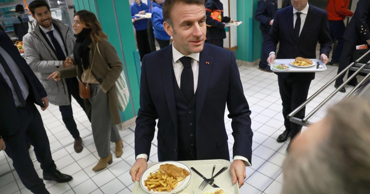The French government aims for standardized school uniforms by 2026