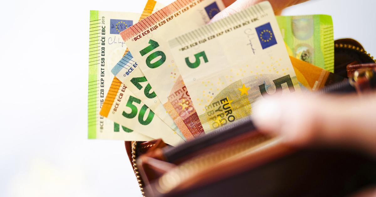 EU imposes 10,000 euro cash limit