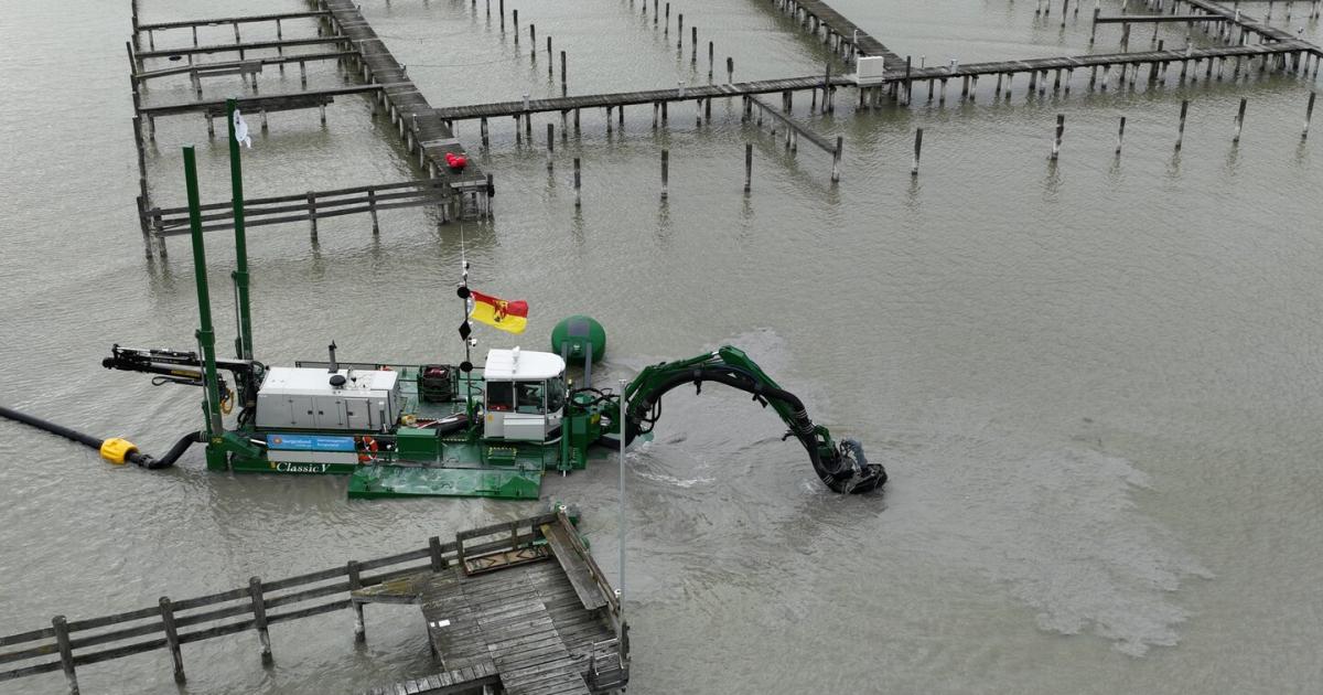 Neusiedler See Bagger holen wieder Schlamm aus Hafenanlagen