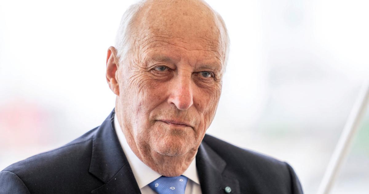 King Harald of Norway has been fitted with a temporary pacemaker