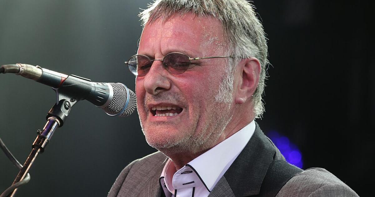 Rock singer Steve Harley has died of cancer at the age of 73