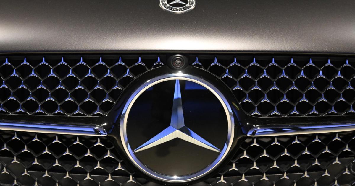 Luxury cars as slow sellers: Mercedes in crisis