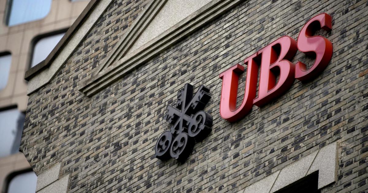 Den schweiziska banken UBS kommer att genomföra storskaliga uppsägningar i juni