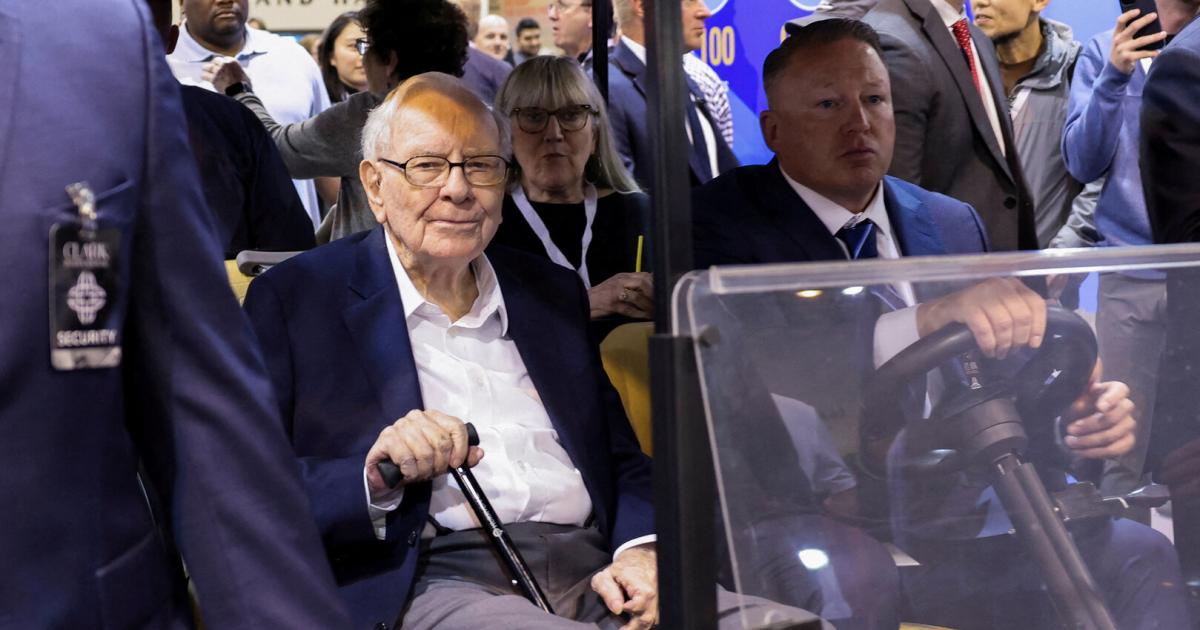 Warren Buffett’s $200 Billion Cash Reserves and His Preferences for a Successor: A Look at Berkshire Hathaway’s Q2 Performance