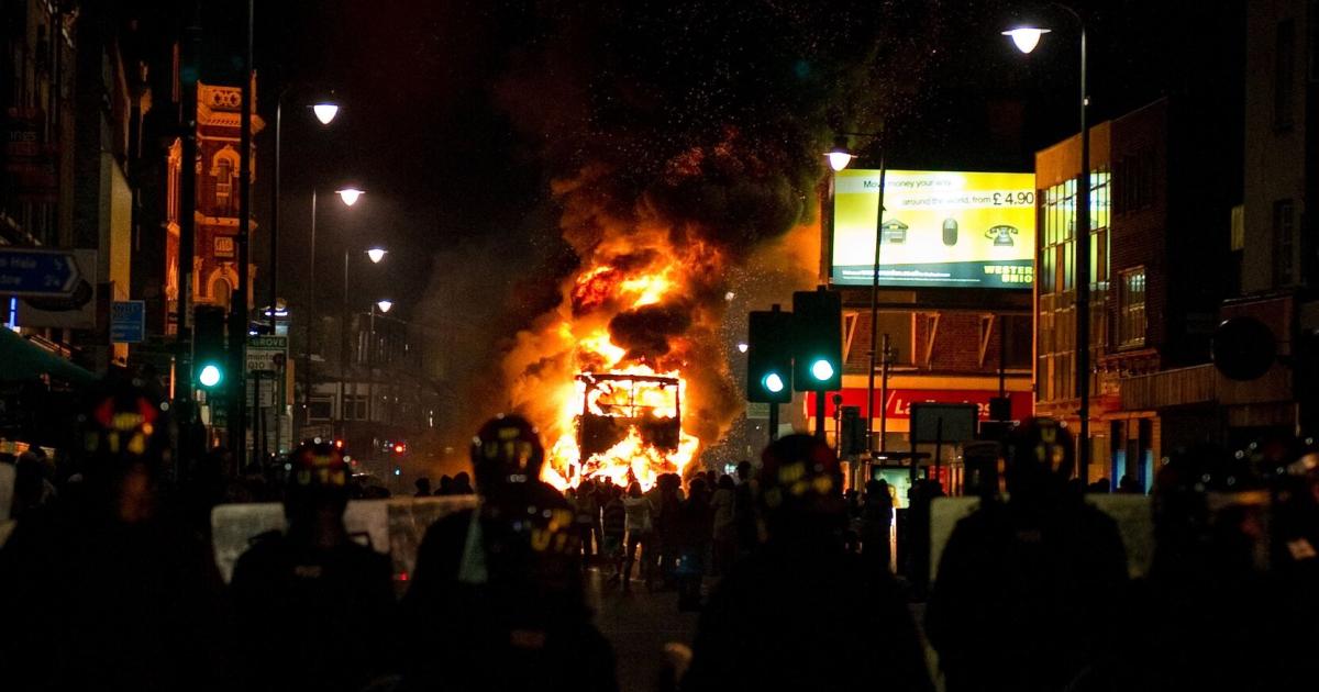 Counter-demonstration in England: Thousands protest against the right