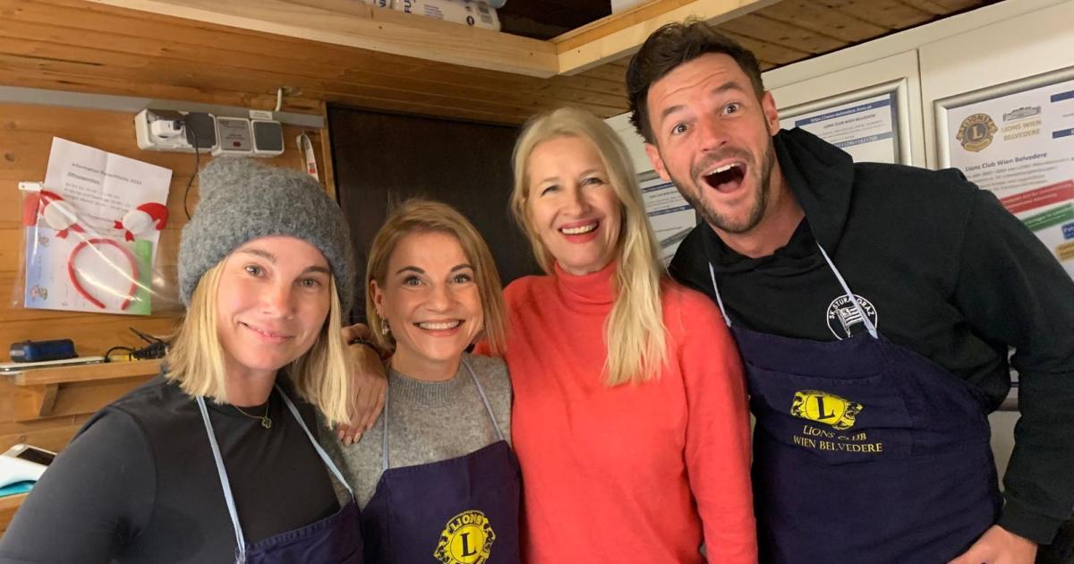 Nackte-Tatsachen-in-der-Punschh-tte-Musiker-Paul-Pizzera-zieht-f-r-Charity-blank