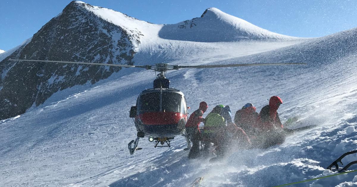 einheimischer-tourengeher-nach-lawinenabgang-in-tirol-lebend-geborgen