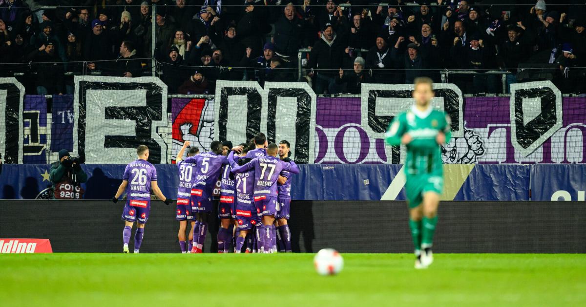 Protests at Austria vs. Rapid against the ban on the away fans