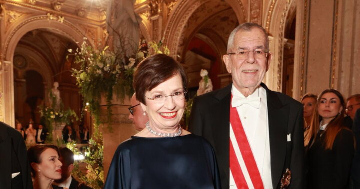 Wen-Bundespr-sident-Alexander-Van-der-Bellen-zum-Opernball-eingeladen-hat