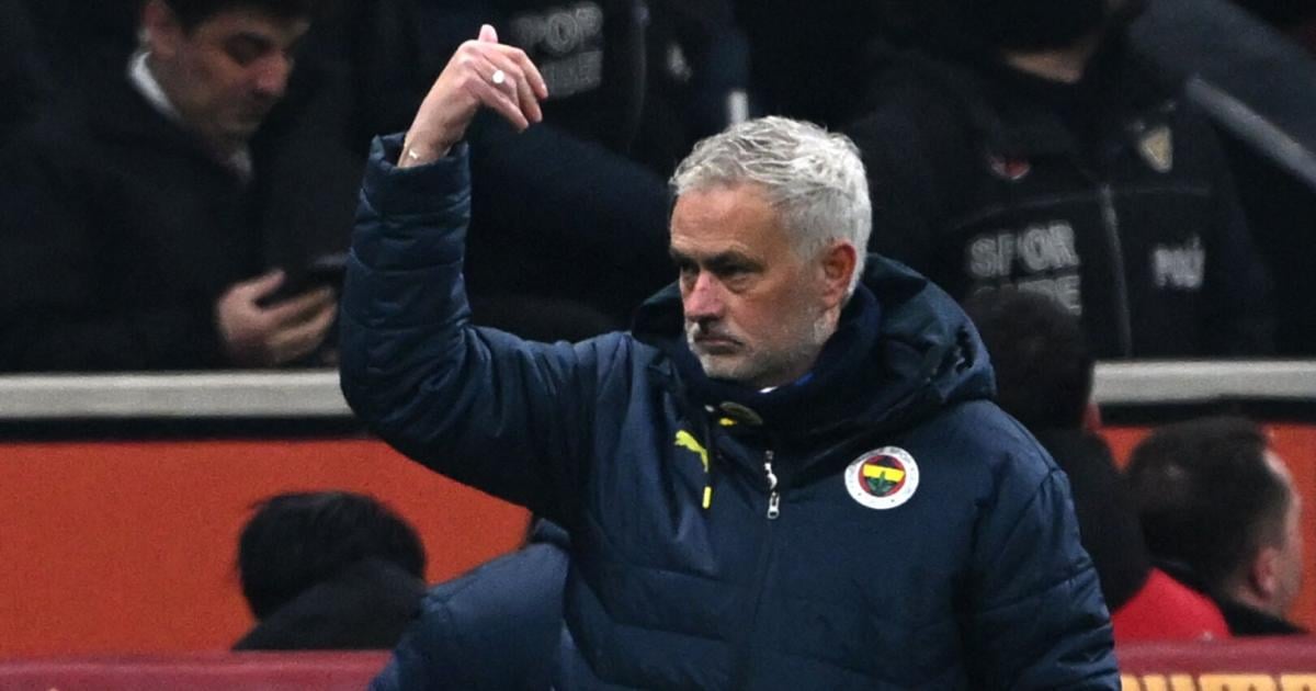 -wie-affen-star-coach-mourinho-sorgt-nach-istanbul-derby-f-r-eklat