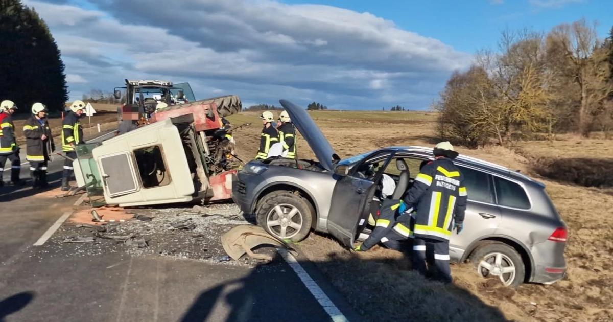 n-bei-massivem-crash-mit-suv-wurde-traktor-vorderachse-abgerissen