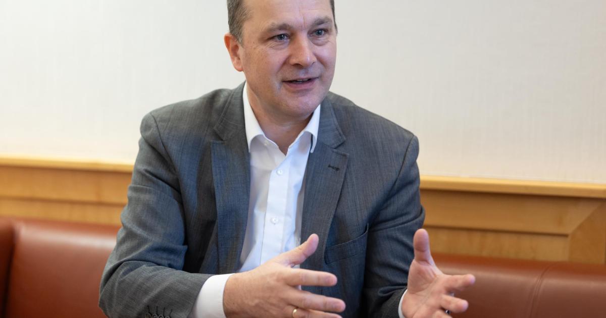 Gemeindebund-Pr-sident-Pressl-Volksschule-geh-rt-auch-in-den-Ort-