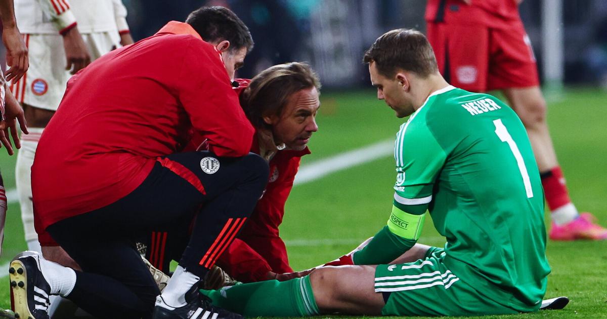 Bayern goalkeeper Neuer injured himself while cheering