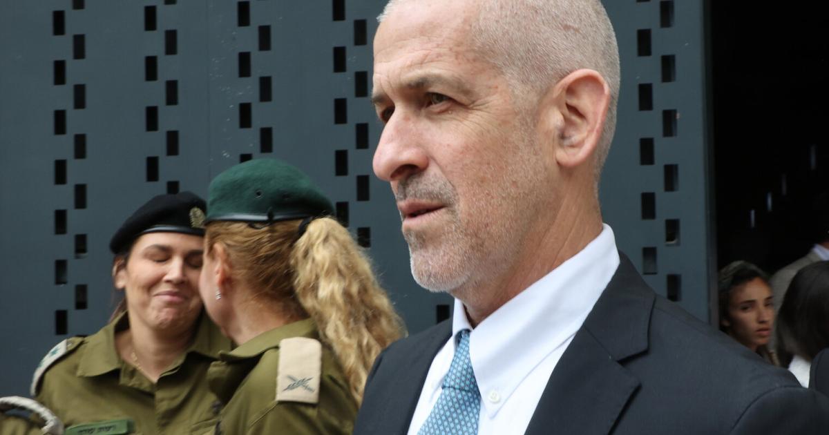 Israel’s secret service officer remains in office for the time being