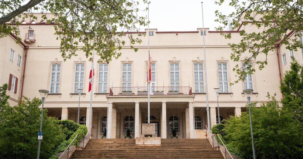 Burgenland-gelobt-bei-Nebenbesch-ftigung-von-Bediensteten-Besserung