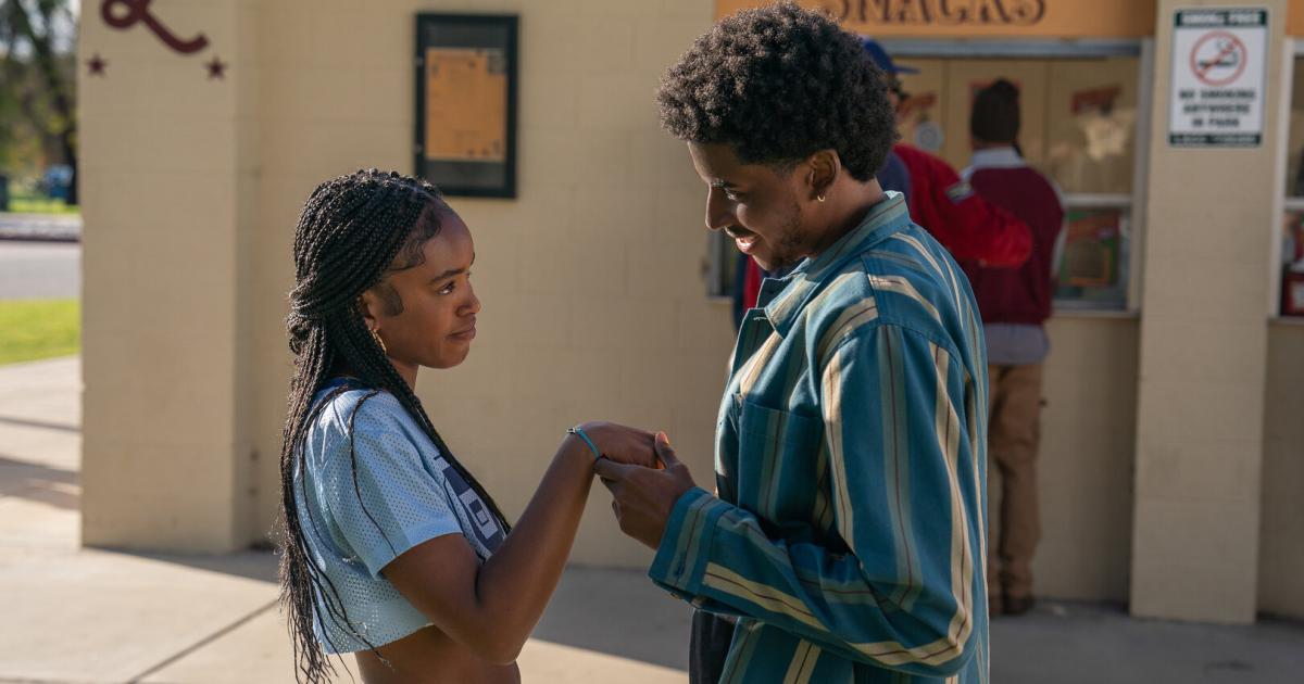 Aus-US-Schulen-verbanntes-Buch-als-Netflix-Serie-Die-gro-e-Liebe-in-Forever-
