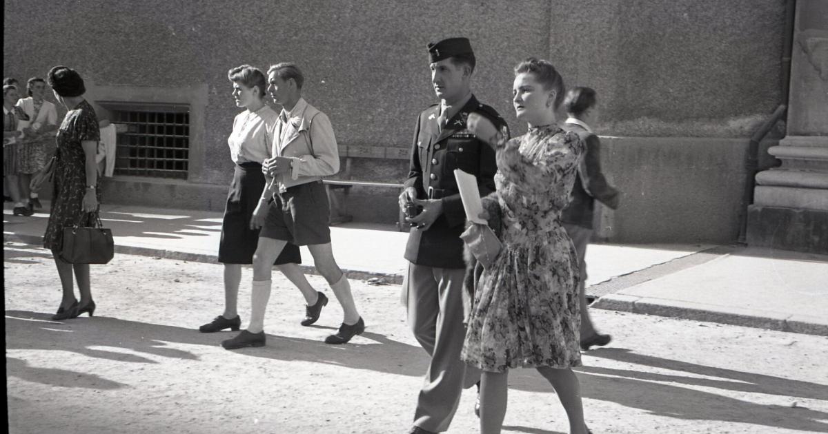 -Die-alte-Fahne-von-Hitler-verbannt-darf-wieder-wehen-