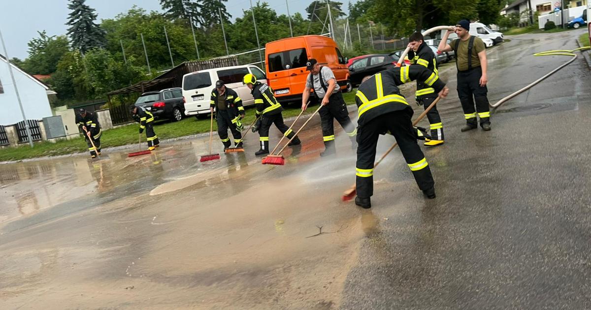Unwetter-im-Bezirk-Hollabrunn-Feuerwehren-bew-ltigten-20-Eins-tze