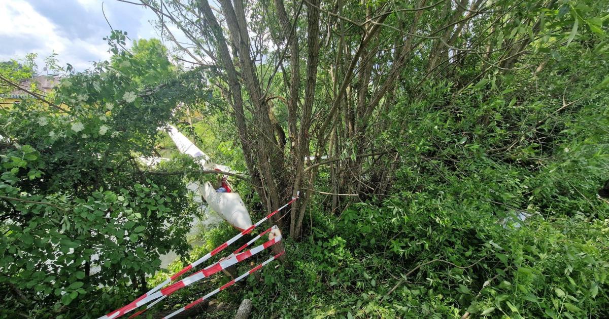 Steiermark-Segelflugzeug-st-rzte-nahe-einer-Wohnsiedlung-ab
