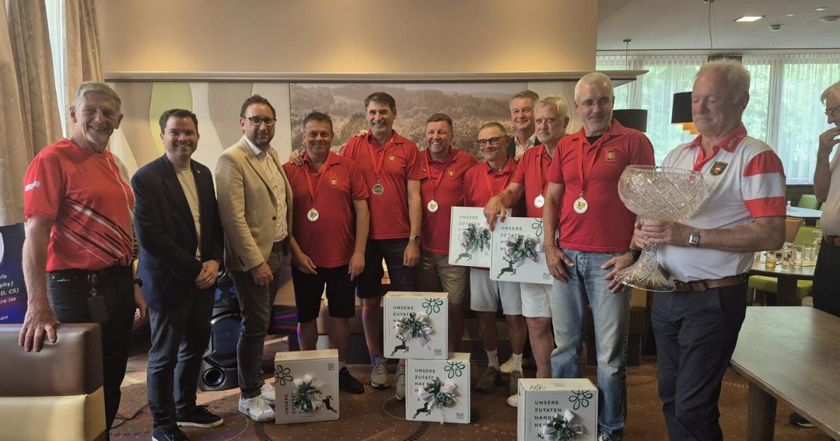 Golfschaukel-als-B-hne-f-r-die-K-K-Trophy