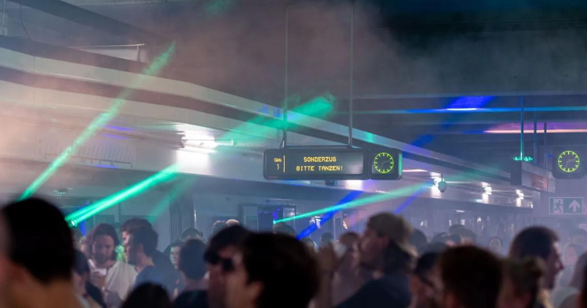 Wiener-Linien-Rave-Riesige-Party-in-der-Station-Volkstheater