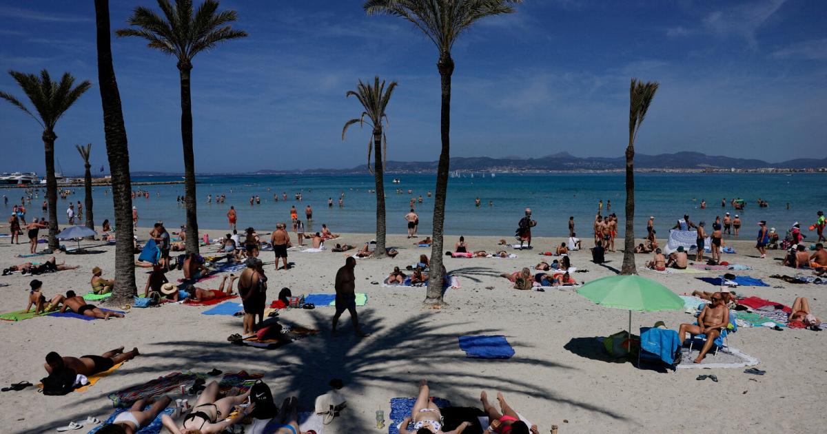 Unter-den-Rock-fotografiert-sterreicher-auf-Mallorca-festgenommen