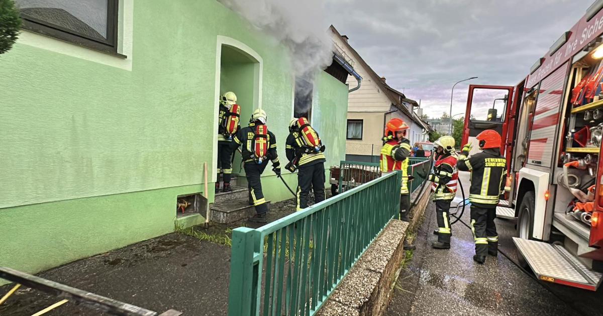 Wohnhaus-in-Flammen-Feuerwehreinsatz-in-Gm-nd