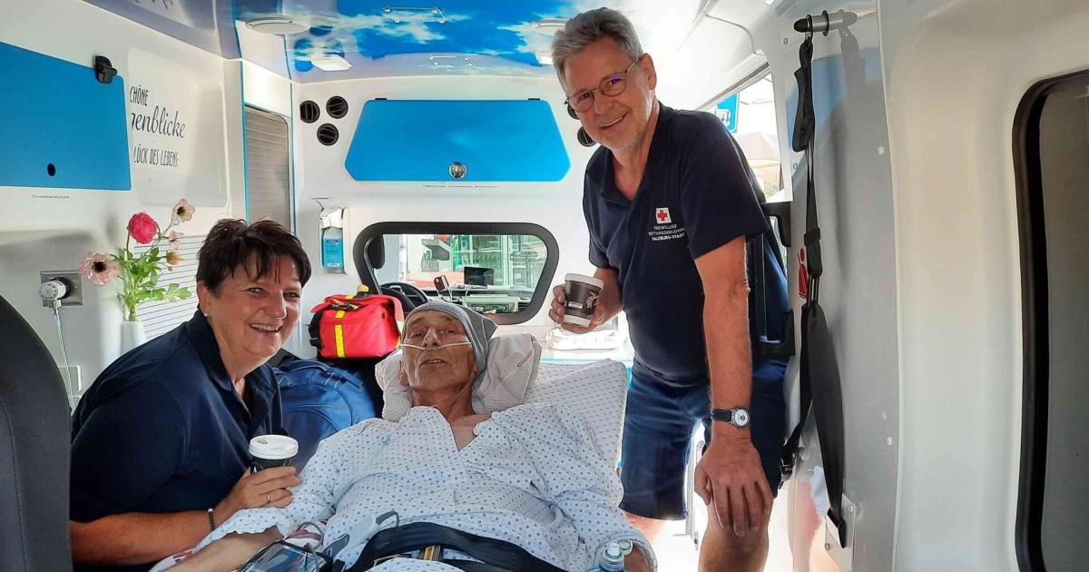 Rotes-Kreuz-brachte-Todkranken-f-r-letzten-Besuch-in-seinen-Heimatort