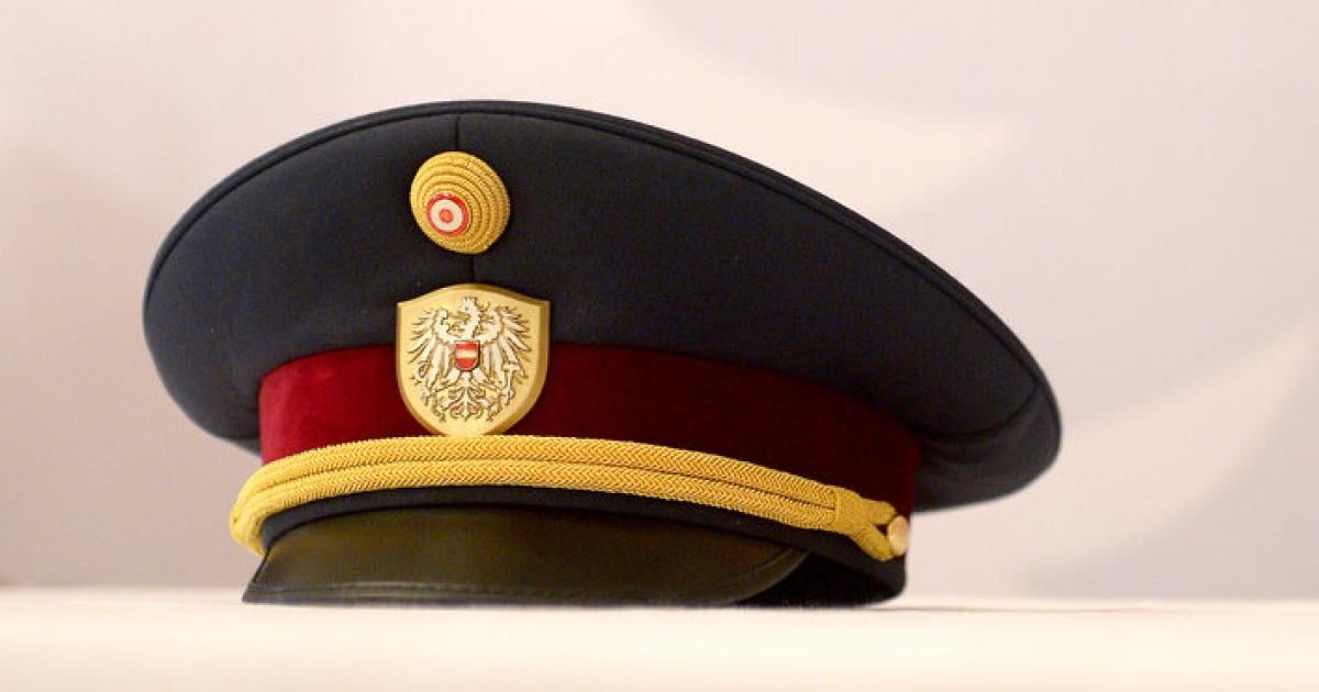 Polizist-lag-nackt-und-betrunken-im-Stiegenhaus-seiner-Dienststelle