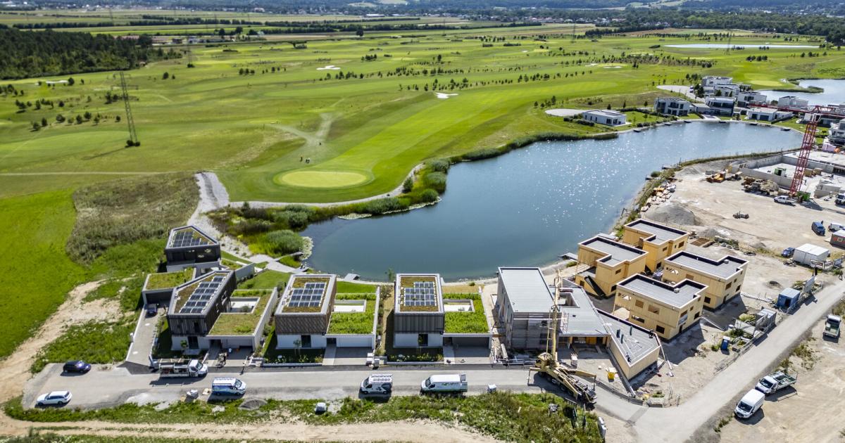 Golfresort-Luxus-Villen-am-Wasser-als-Kassenschlager