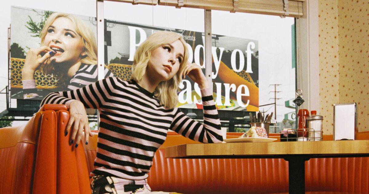 Lydia-Night-mit-Deb-talbum-Parody-of-Pleasure-
