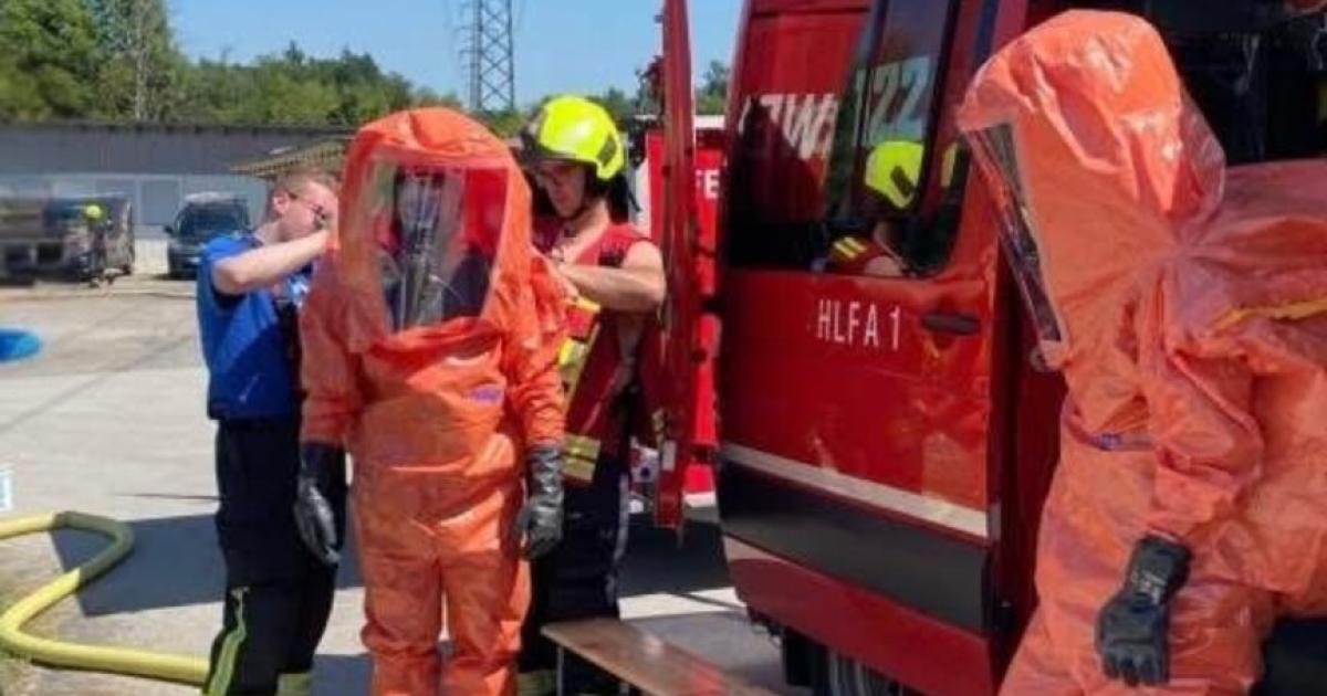 -tzende-Natronlauge-ausgelaufen-Feuerwehren-im-Schadstoff-Einsatz