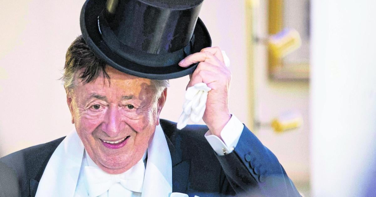 Erster-Todestag-von-Richard-Lugner-So-gedenkt-man-in-der-Lugner-City